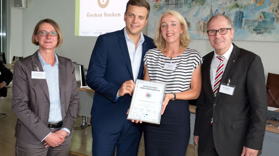 Auszeichnung Familienfreundliches Unternehmen im Kreis Paderborn (© Foto:Oliver Krato) Auszeichnung Familienfreundliches Unternehmen im Kreis Paderborn (© Foto:Oliver Krato)
